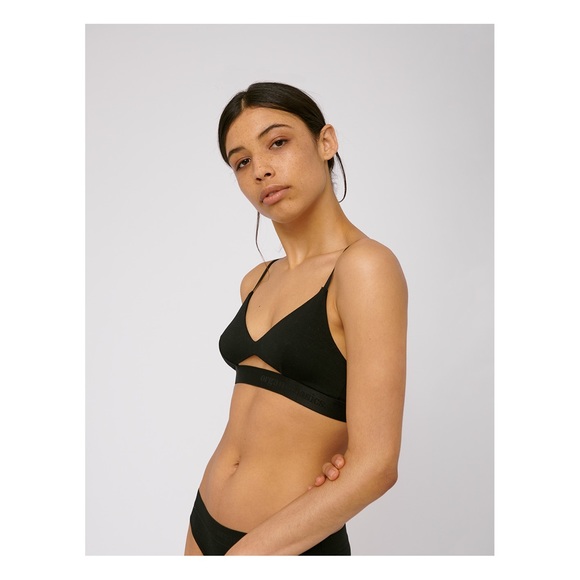 Organic Basics XS black Tencel soft touch adjustable light cut-out bralette - Picture 4 of 10